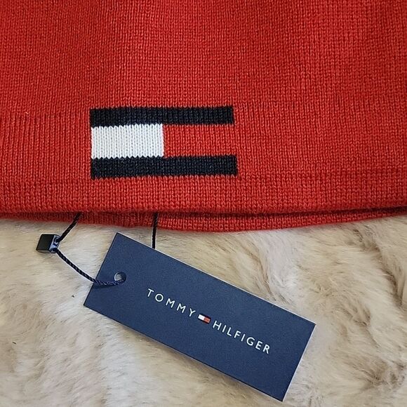 TOMMY HILFIGER RED WINTER BEANIE, NEW! - Picture 2 of 6
